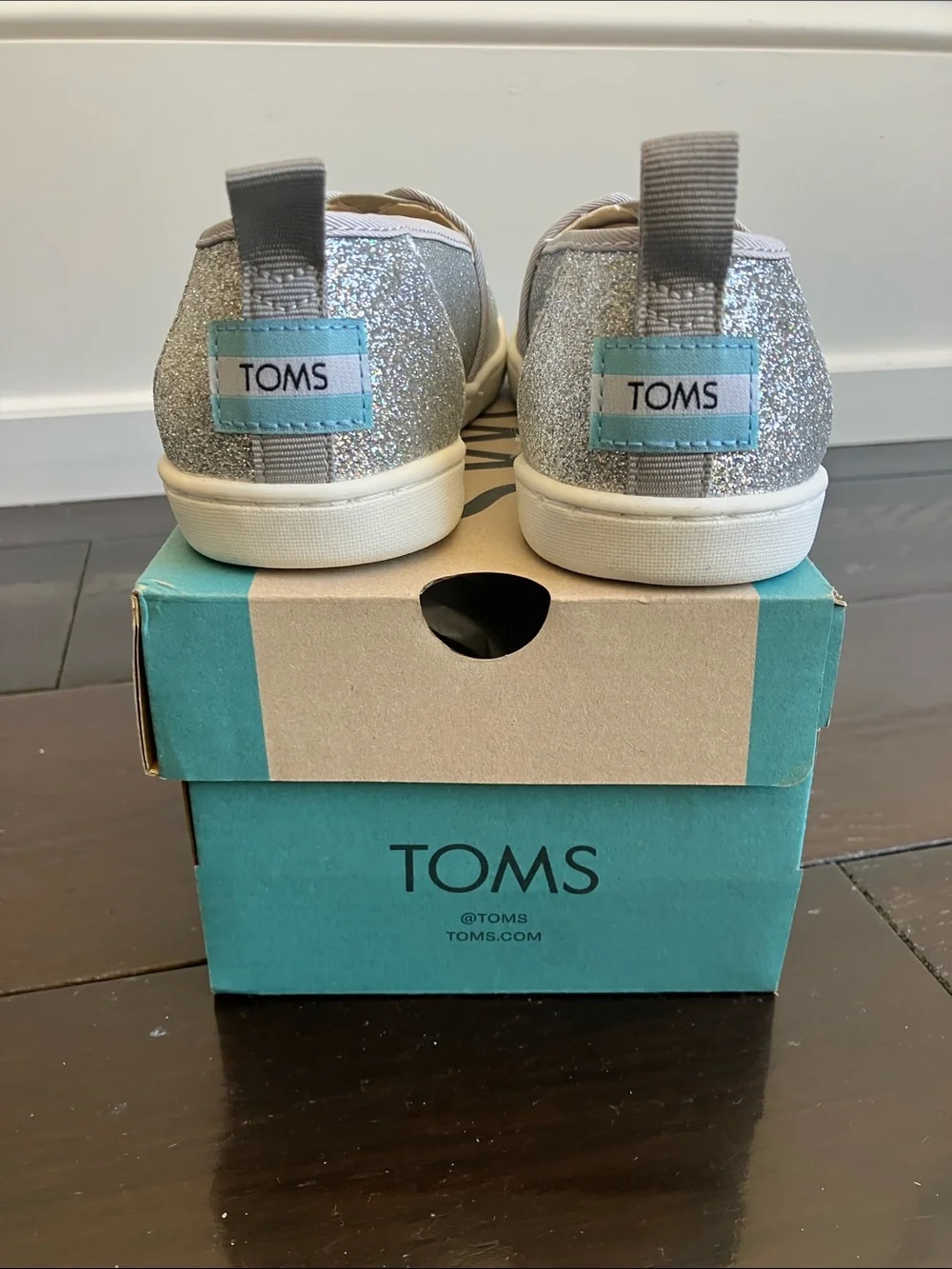 TOMS Youth Alpargata Silver Iridescent  Glimmer Slip-On Shoes Size 1 NEW IN BOX!